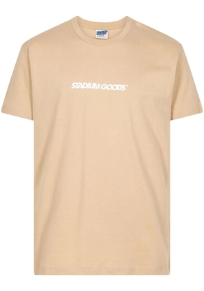 STADIUM GOODS® Horizontal Logo 'Sand' T-shirt - Neutrals