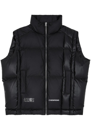 MM6 Maison Margiela x Chen Peng numbers-logo padded gilet - Black