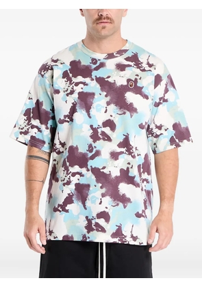 A BATHING APE® logo-ptch T-shirt - Neutrals