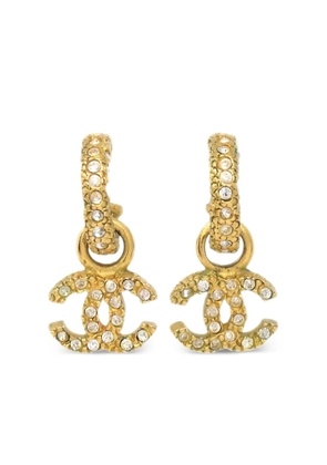 CHANEL Pre-Owned 2001 CC rhinestone-embellished dangle stud earrings - Gold