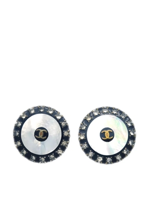 CHANEL Pre-Owned 1997 CC button clip-on earrings - White