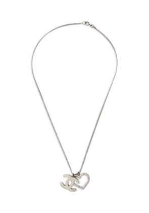 CHANEL Pre-Owned 2004 Interlocking CC heart-pendant necklace - Silver