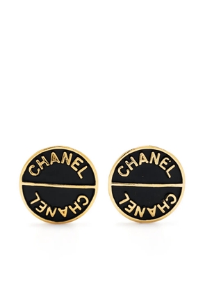CHANEL Pre-Owned 1990s logo-embossed clip-on earrings - Black