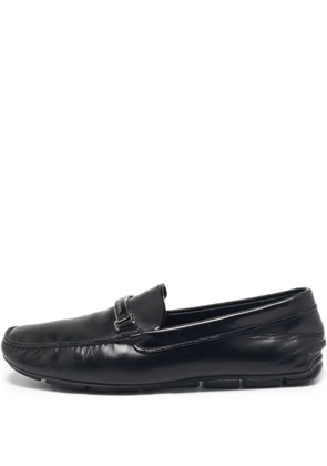 Prada Pre-Owned logo-plaque loafers - Black