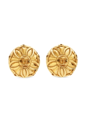 CHANEL Pre-Owned 1971-1980s flower CC mark clip-on earrings - Gold