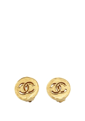 CHANEL Pre-Owned 1998 Gold Plated CC Round Clip-on Earrings costume earrings