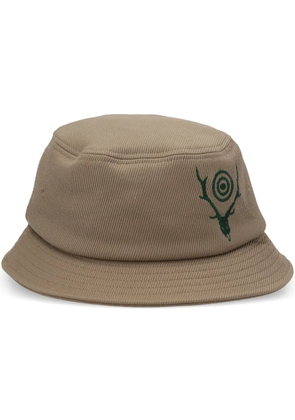 SOUTH2 WEST8 embroidered bucket hat - Brown