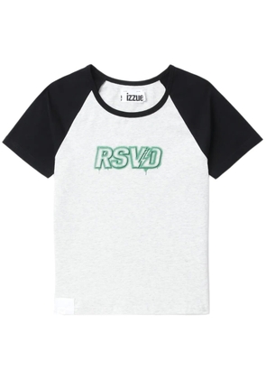 izzue logo-print colourblock T-shirt - White