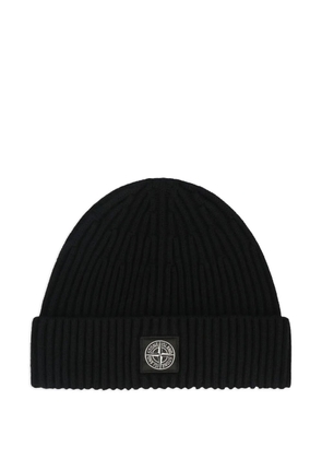 Stone Island logo-patch beanie hat - Black