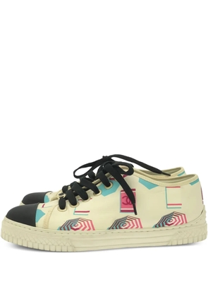 CHANEL Pre-Owned resort-print sneakers - White