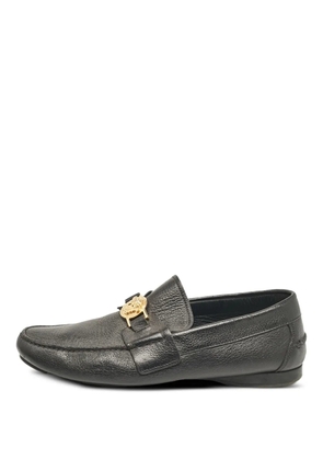 Versace Pre-Owned Medusa-plaque loafers - Black