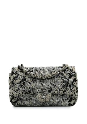 CHANEL Pre-Owned 2017-2018 Medium Classic Wool Herringbone Double Flap shoulder bag - White