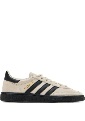 adidas leather three-stripes low-top sneakers - Neutrals