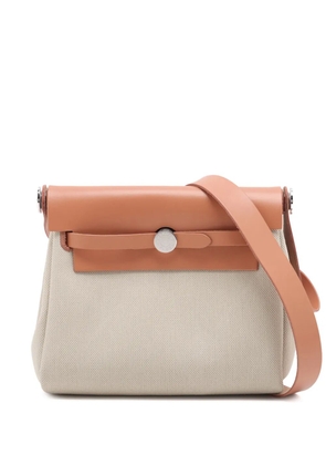 Hermès Pre-Owned 2025 Military Toile and Vache Hunter Herbag Zip 20 crossbody bag - Brown