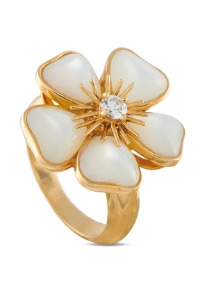 Van Cleef & Arpels mother-of-pearl flower ring - Gold