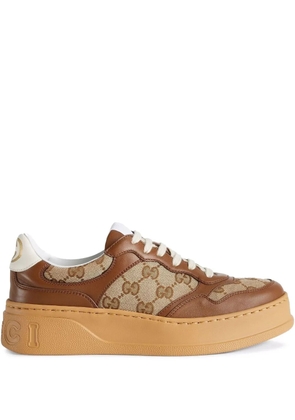 Gucci GG embossed low-top sneakers - Brown