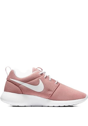 Nike Roshe Run 'Coral Stardust' sneakers - Pink
