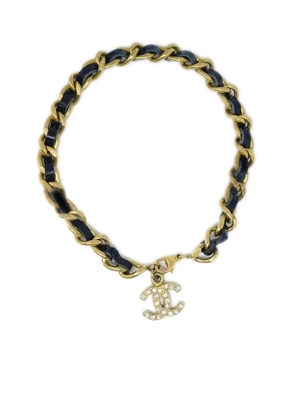 CHANEL Pre-Owned 1995 CC charm leather-and-chain ankle bracelet - Gold