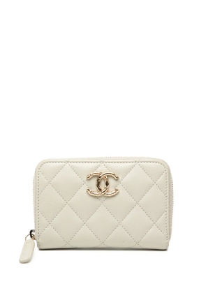 CHANEL Pre-Owned 2021-2025 CC Quilted Caviar Zip Purse coin pouch - White