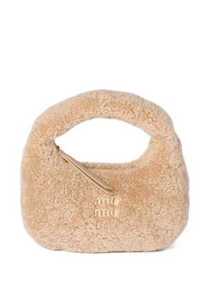 Miu Miu mini Wander shearling tote bag - Neutrals