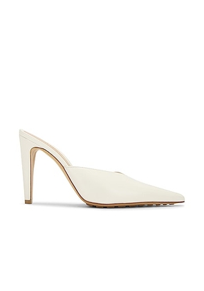 Bottega Veneta Punta Mule Pump in White - Ivory. Size 39 (also in ).