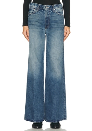 MOTHER The Ditcher Roller Zip Sneak Jeans in Remember When - Blue. Size 23 (also in 24, 25, 26, 27, 28, 29, 30, 33).