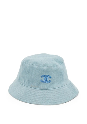 CHANEL Pre-Owned logo-detail reversible bucket hat - Blue