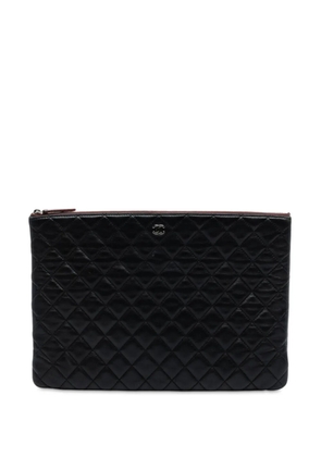 CHANEL Pre-Owned 2013-2014 Large CC Quilted Lambskin O Case clutch bag - Black