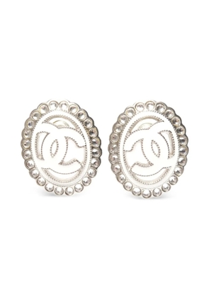 CHANEL Pre-Owned 2025 CC earrings - Silver