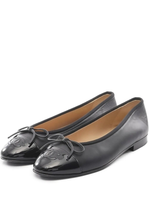 CHANEL Pre-Owned 1986-1988 logo-embroidery leather ballet shoes - Black