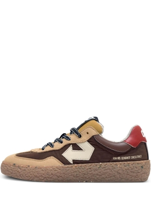 ID.EIGHT Uriduri arrow-detail sneakers - Brown