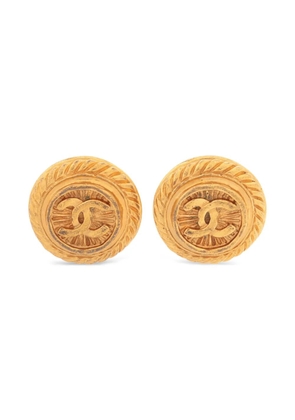 CHANEL Pre-Owned 1993 round clip-on earrings - Gold