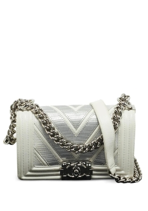 CHANEL Pre-Owned 2016-2017 Boy Channel chevron-stitching leather shoulder bag - White