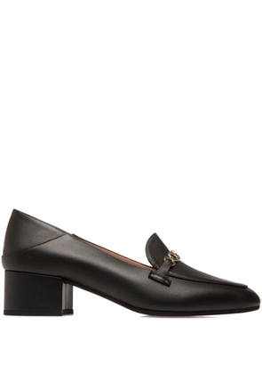 Bally chain-embellished leather pumps - Black