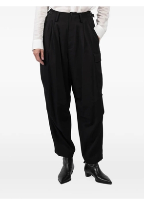 Y's buckled cargo-pockets tapered trousers - Black