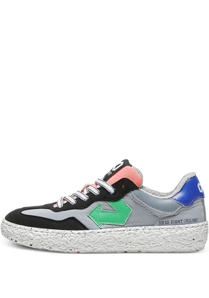 ID.EIGHT Uriduri arrow-detail sneakers - Grey