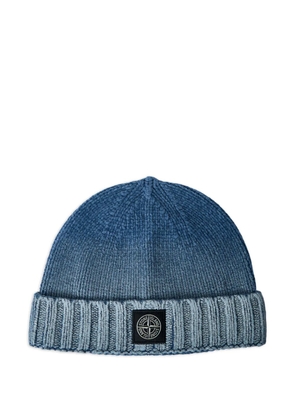 Stone Island ribbed logo-patch beanie hat - Blue