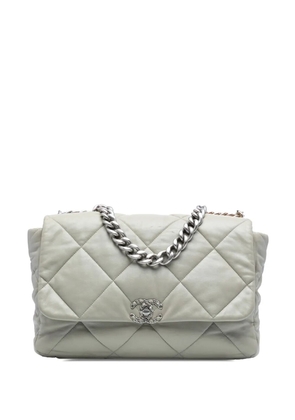 CHANEL Pre-Owned 2021-2025 Maxi Lambskin 19 Flap satchel - Grey