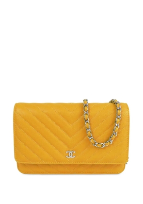 CHANEL Pre-Owned 2017-2018 CC Chevron Caviar Wallet On Chain crossbody bag - Yellow