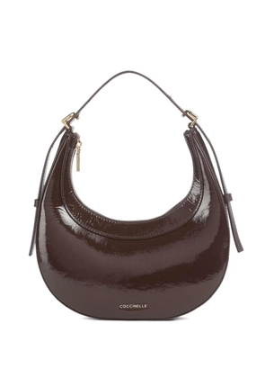 Coccinelle logo-plaque patent-leather shoulder bag - Brown