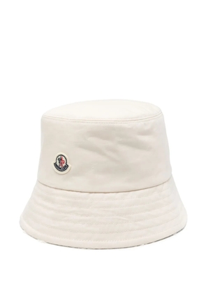 Moncler logo-patch bucket hat - Neutrals