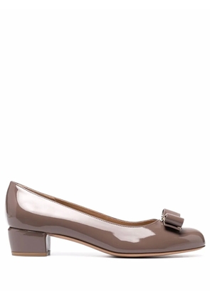 Ferragamo 30mm bow-detail block-heel pumps - Brown