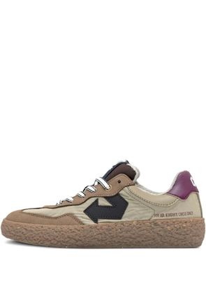 ID.EIGHT Uriduri arrow-detail sneakers - Neutrals