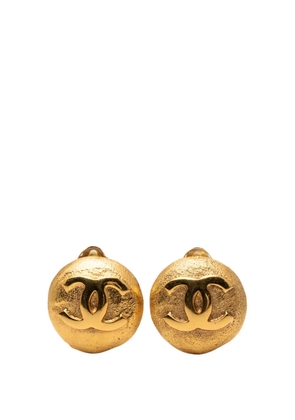 CHANEL Pre-Owned 1980-1990 Gold Plated CC Round Clip On Earrings costume earrings