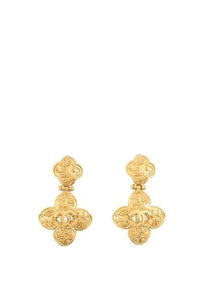 CHANEL Pre-Owned 1996 CC Gold Plated Flower Drop Clip On Earrings costume earrings