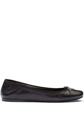 Prada triangle-logo leather ballet flats - Black