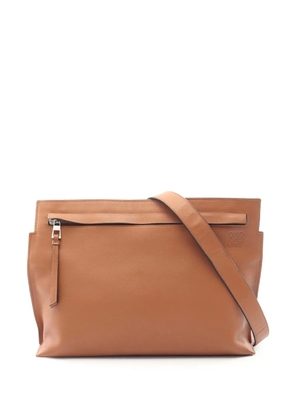 Loewe Pre-Owned 2010-2025 Calfskin T Pouch Anagram crossbody bag - Brown
