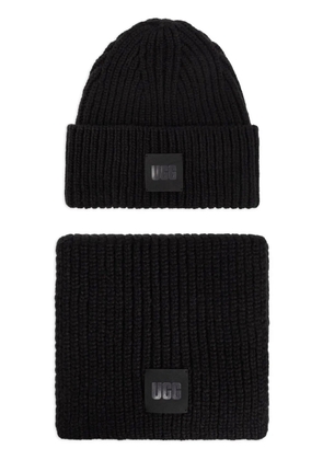 UGG logo-patch ribbed beanie - Black