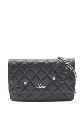 CHANEL Pre-Owned 2019 Quilted Lambskin Camellia Charms Wallet On Chain crossbody bag - Black