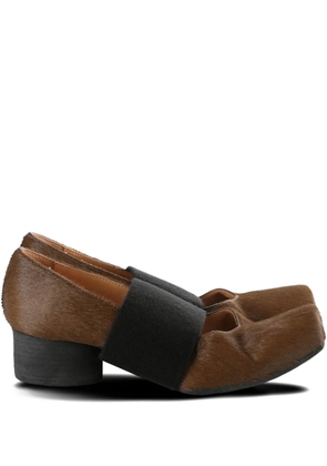 Uma Wang elasticated-strap pumps - Brown